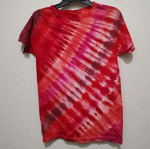 Red gradient tie dye T-shirt. Size Adult small - Picture 1 of 1